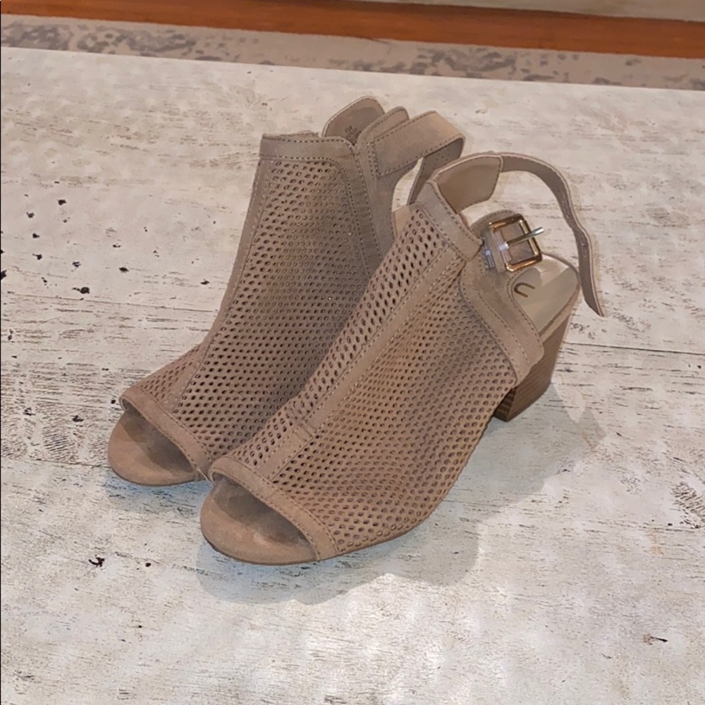 UNISA open toe shoes